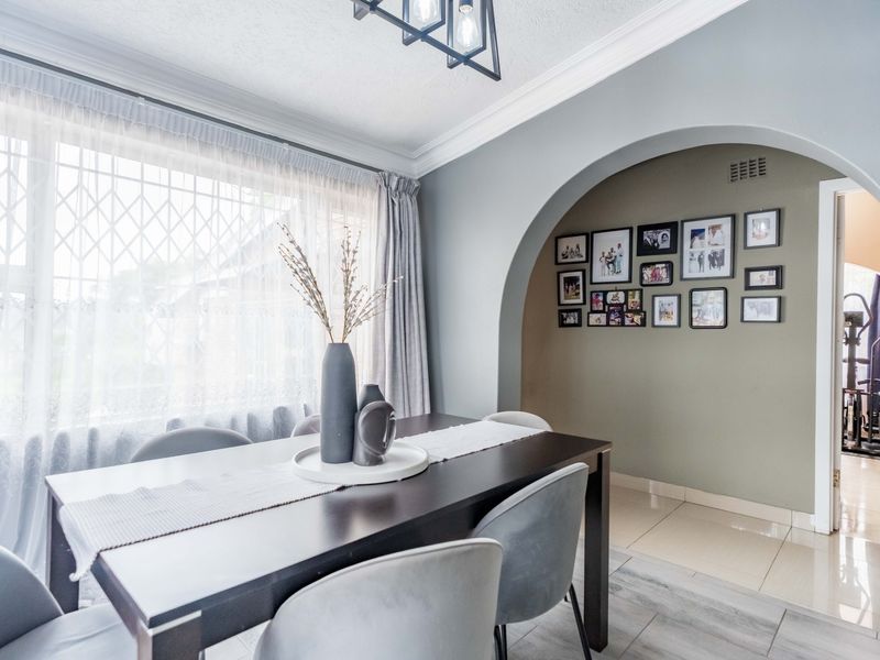 Modern, Spacious - lovely family home - Photo 6