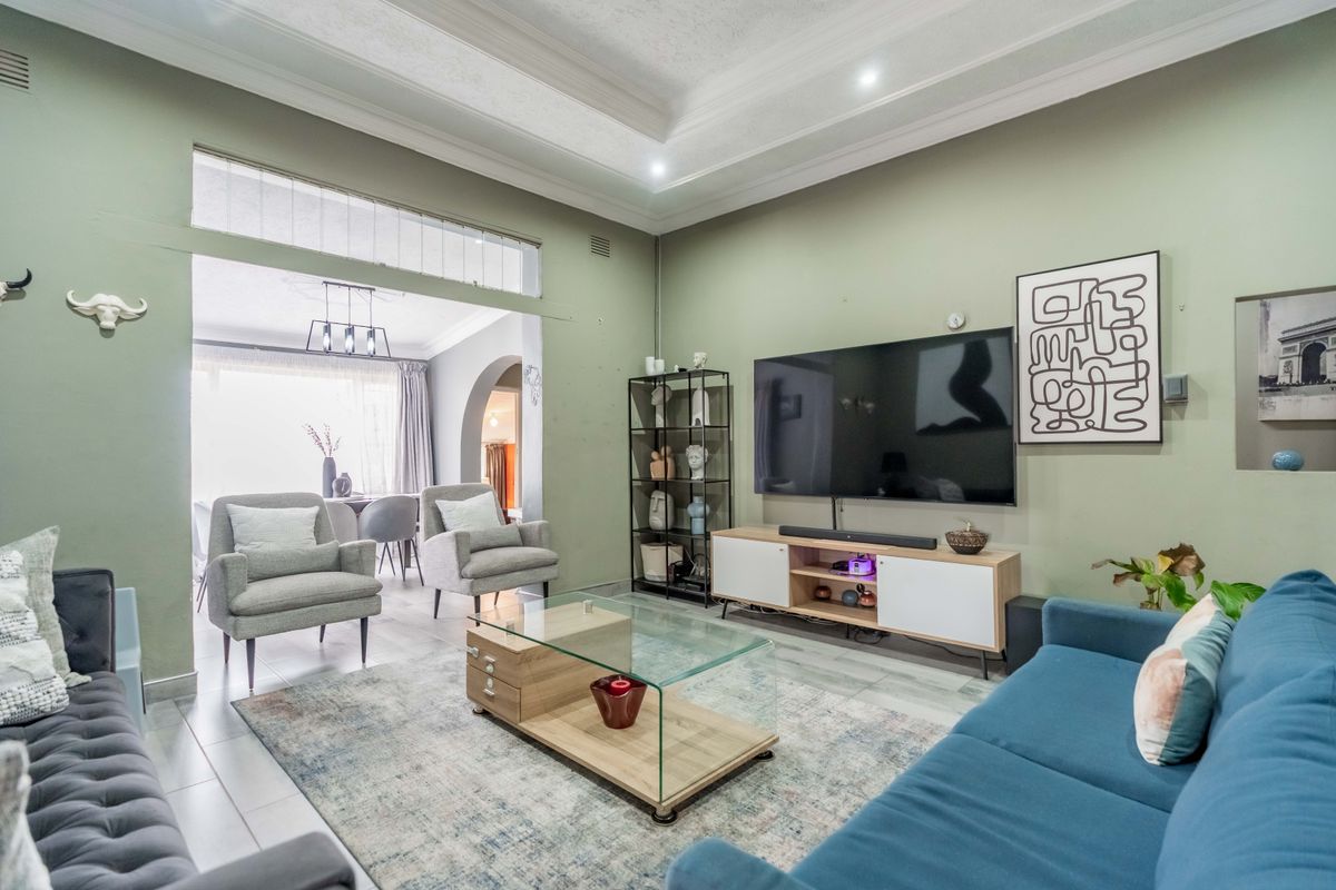 Modern, Spacious - lovely family home - Photo 4