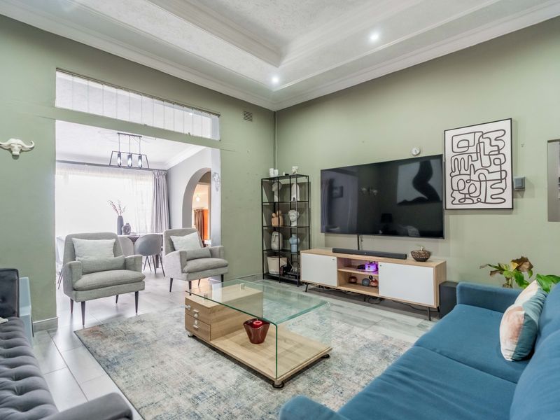 Modern, Spacious - lovely family home - Photo 4