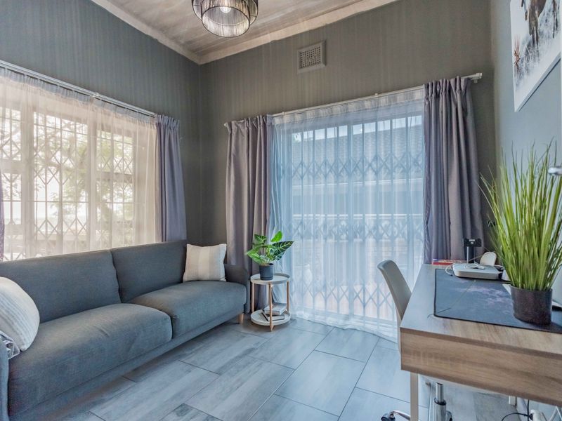 Modern, Spacious - lovely family home - Photo 8