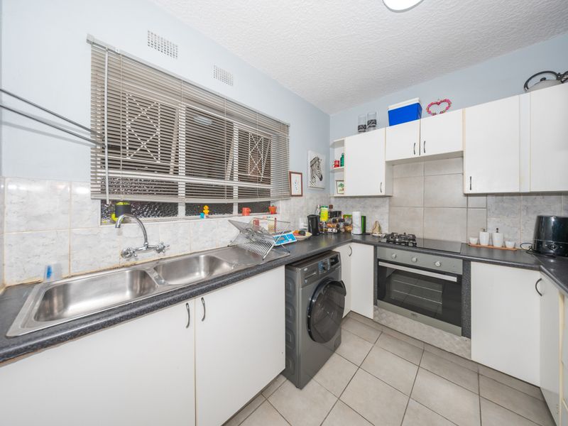 Neat and Spacious 1-Bedroom Apartment in Central Edenvale - Photo 8