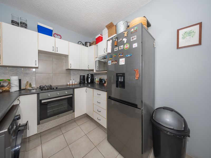 Neat and Spacious 1-Bedroom Apartment in Central Edenvale - Photo 9