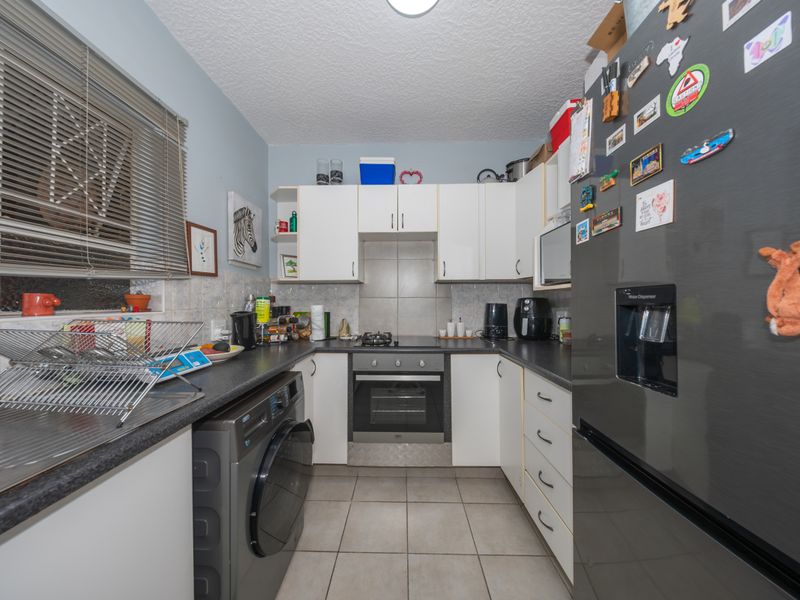 Neat and Spacious 1-Bedroom Apartment in Central Edenvale - Photo 7