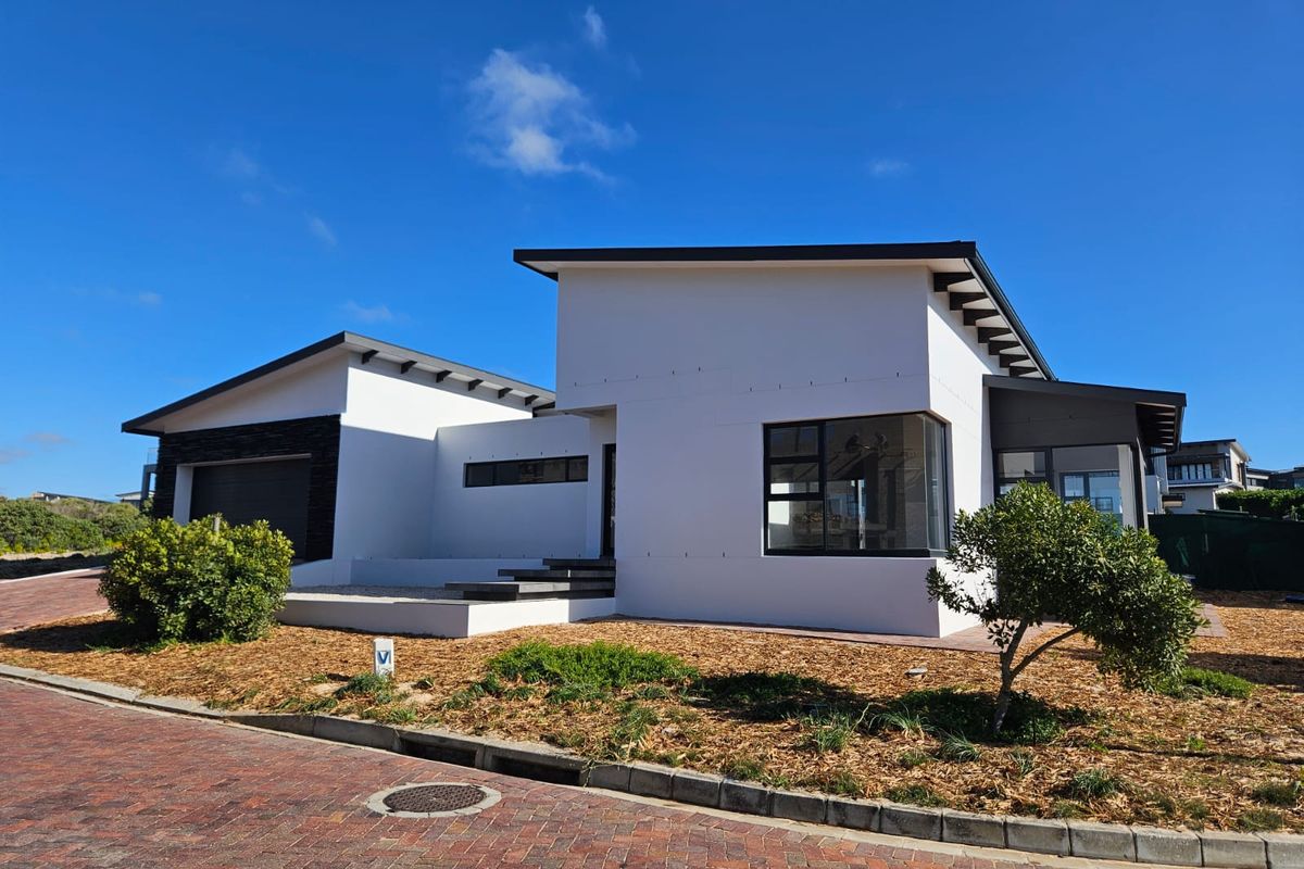 Newly Built Coastal Home – Walk to Blue Flag Beach in Stilbaai Duine - Photo 3