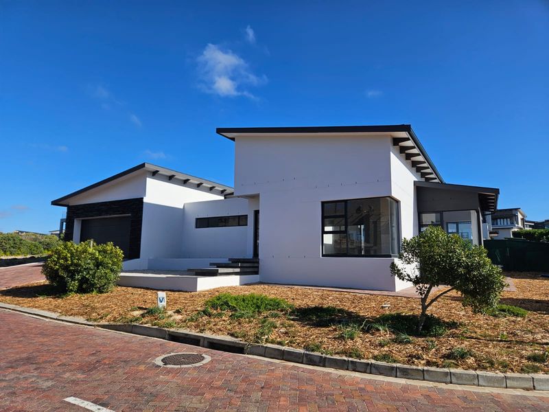 Newly Built Coastal Home – Walk to Blue Flag Beach in Stilbaai Duine - Photo 3
