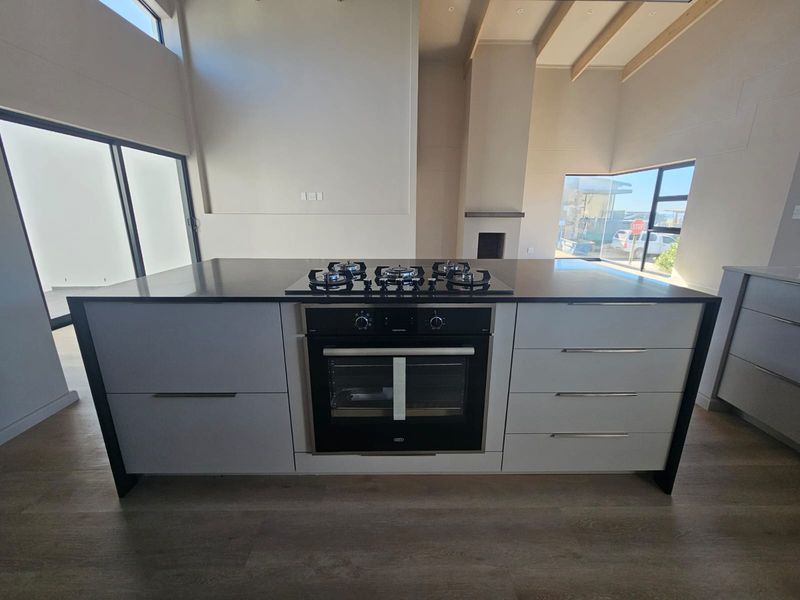 Newly Built Coastal Home – Walk to Blue Flag Beach in Stilbaai Duine - Photo 7