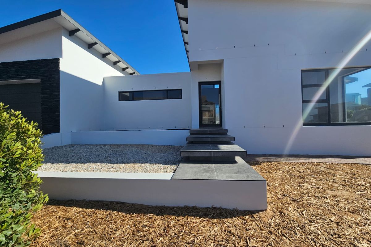 Newly Built Coastal Home – Walk to Blue Flag Beach in Stilbaai Duine - Photo 2