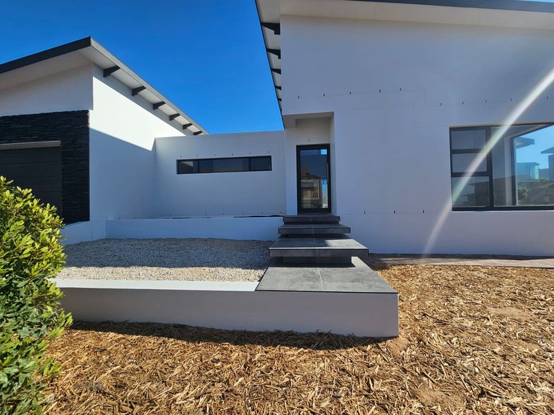 Newly Built Coastal Home – Walk to Blue Flag Beach in Stilbaai Duine - Photo 2