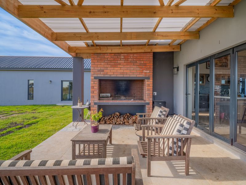 AN ATTRACTIVE LIFESTYLE SMALLHOLDING - Photo 9