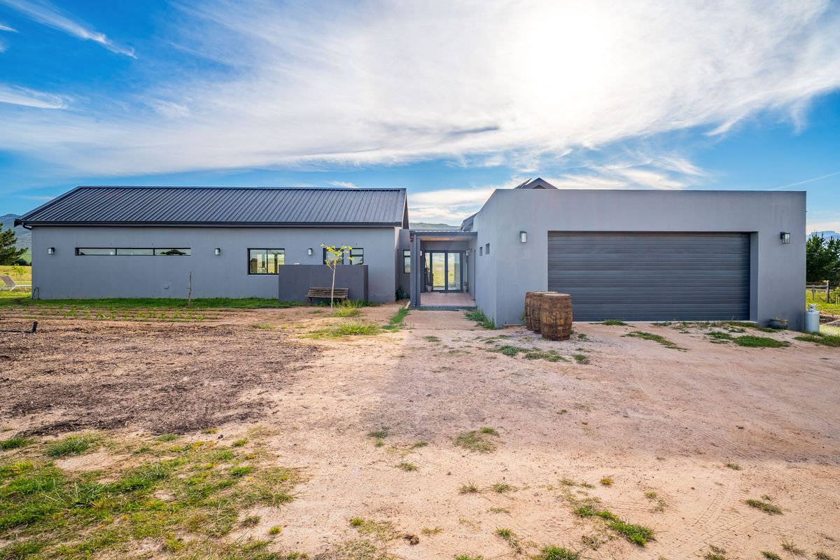 AN ATTRACTIVE LIFESTYLE SMALLHOLDING - Photo 5