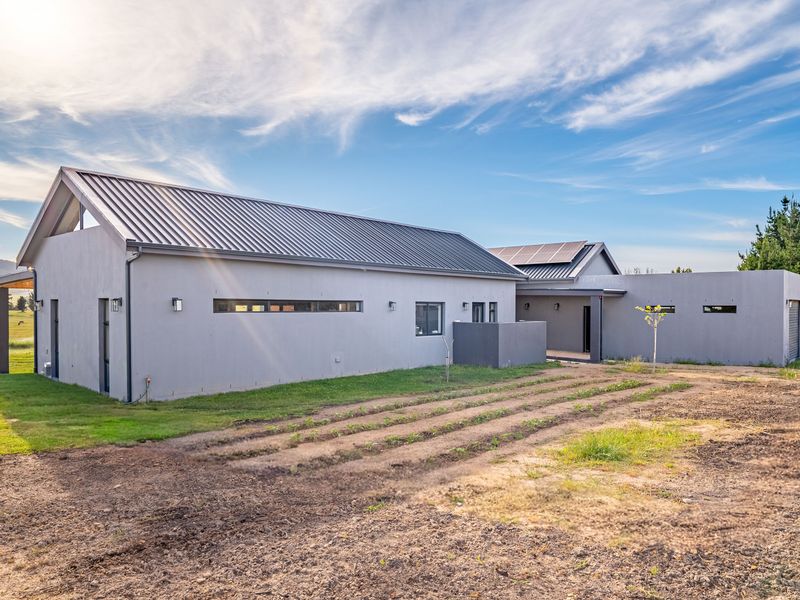 AN ATTRACTIVE LIFESTYLE SMALLHOLDING - Photo 4