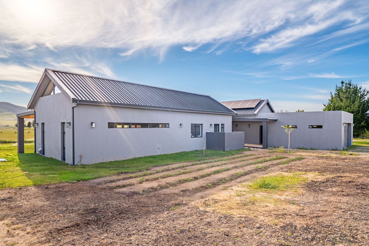 AN ATTRACTIVE LIFESTYLE SMALLHOLDING - Photo 4