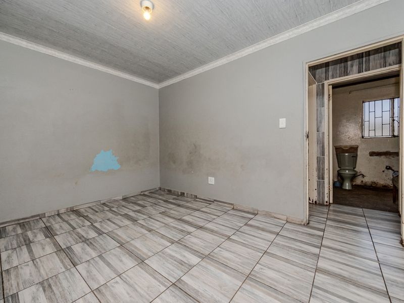 Discover Your Dream Home in Mohlakeng, Randfontein! - Photo 10