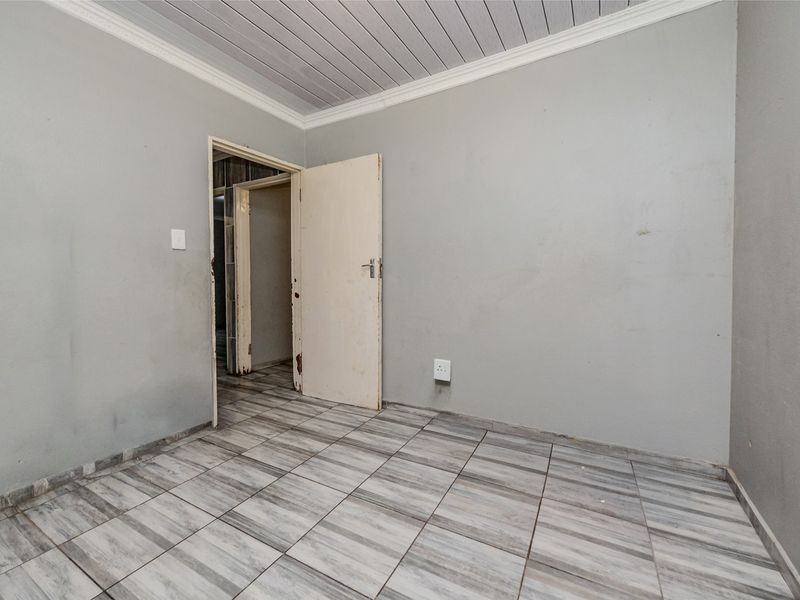 Discover Your Dream Home in Mohlakeng, Randfontein! - Photo 7