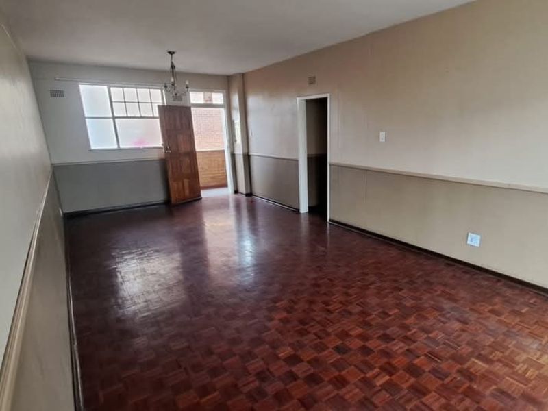 Lovely 100sqm lake view apartment in Everglade Gardens in Denlee - Photo 4