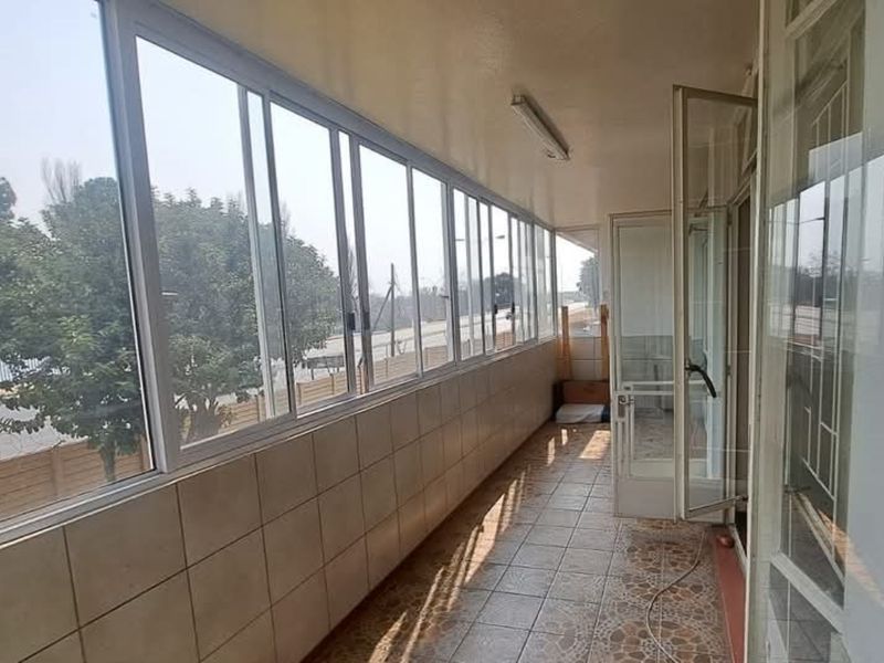 Lovely 100sqm lake view apartment in Everglade Gardens in Denlee - Photo 9