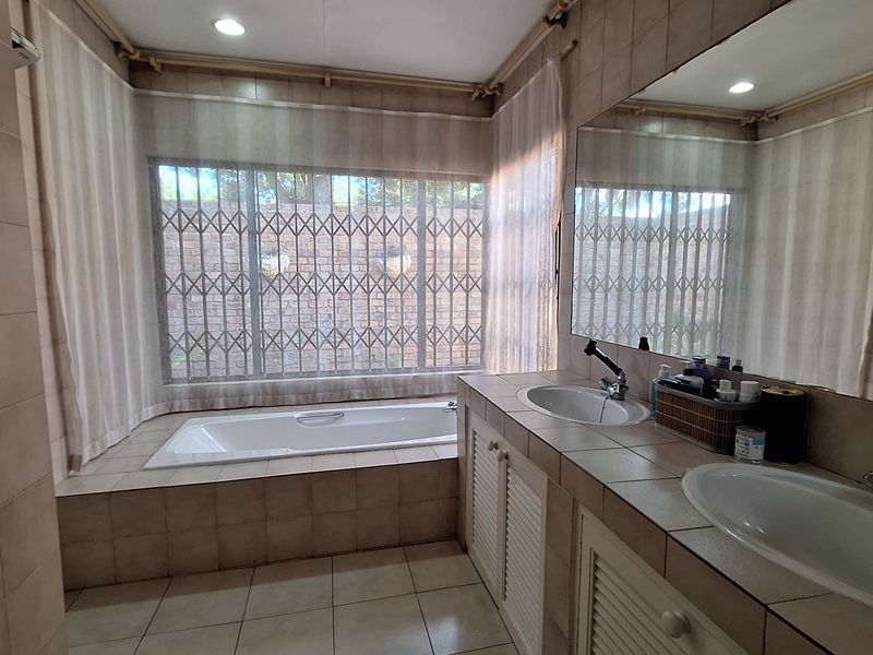 Beautiful family home in green area for sale - Photo 10