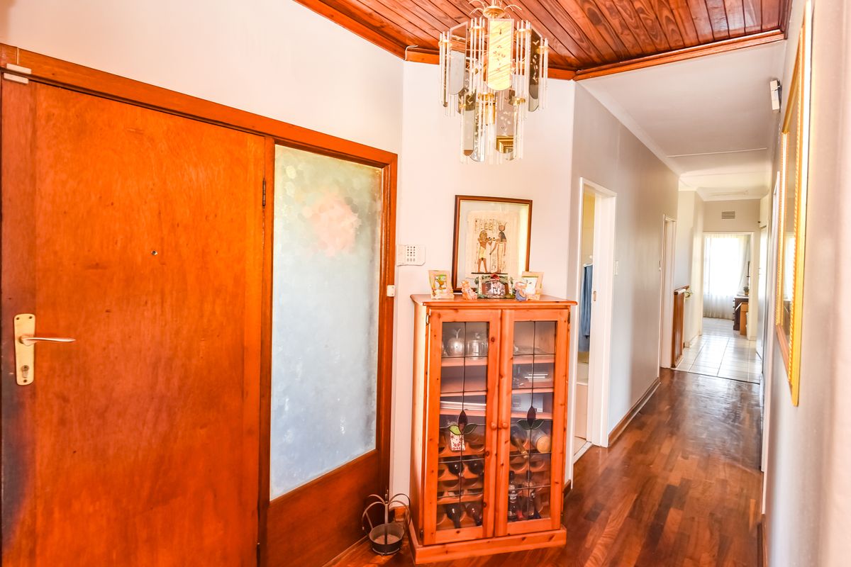 Spacious 4 Bedroomed House With Some Extra Features For Those Needing More. - Photo 5