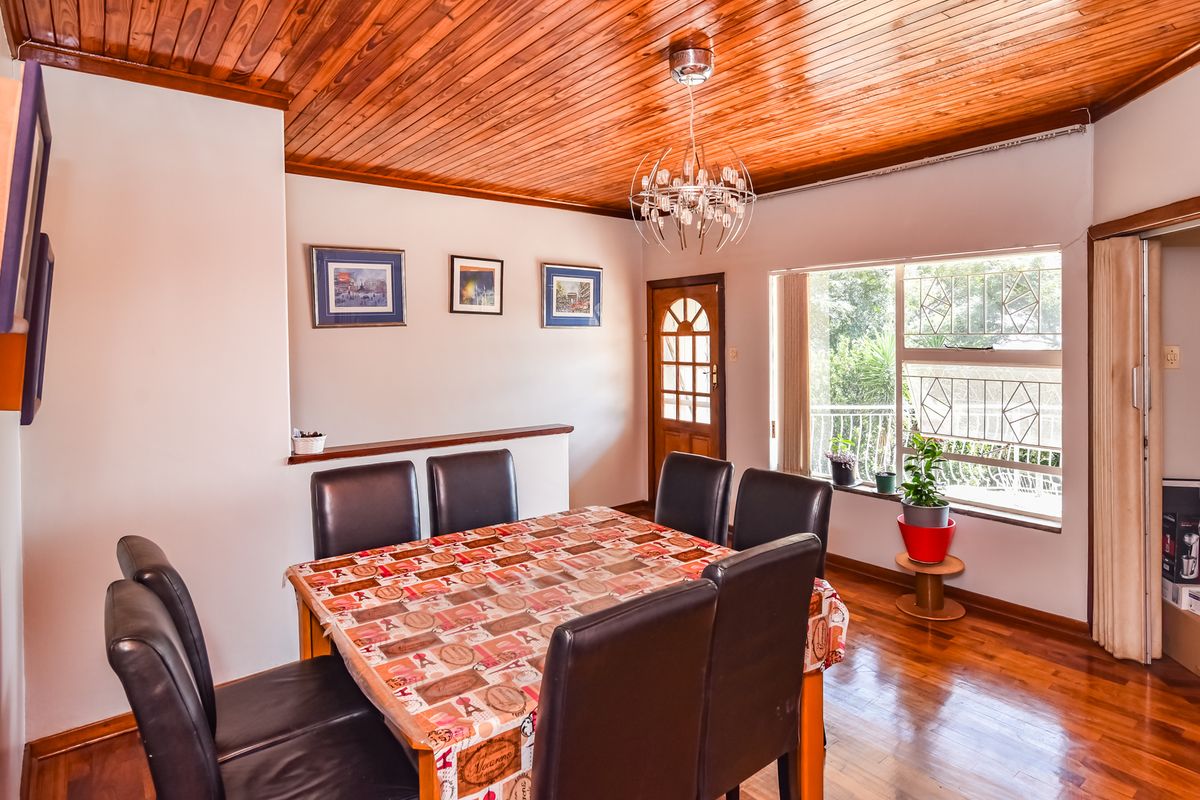 Spacious 4 Bedroomed House With Some Extra Features For Those Needing More. - Photo 3