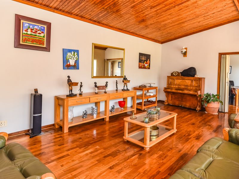 Spacious 4 Bedroomed House With Some Extra Features For Those Needing More. - Photo 9