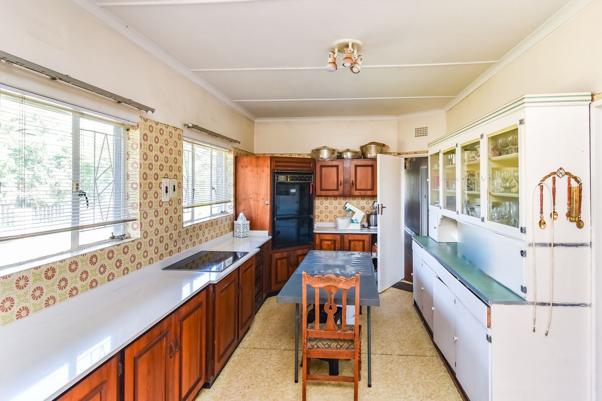 Spacious 4 Bedroomed House With Some Extra Features For Those Needing More. - Photo 2