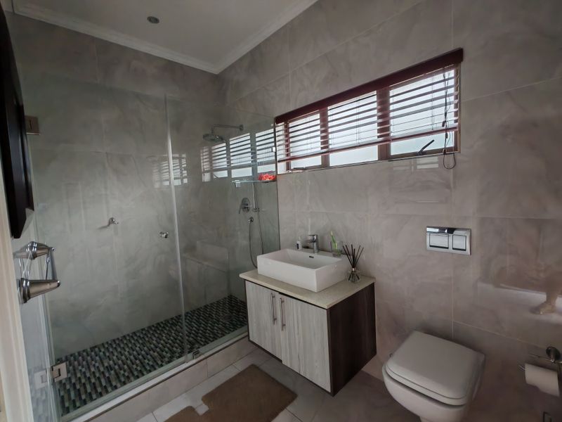 Modern 2 bedroom apartment in Herrwood Park on shared Property - Photo 8