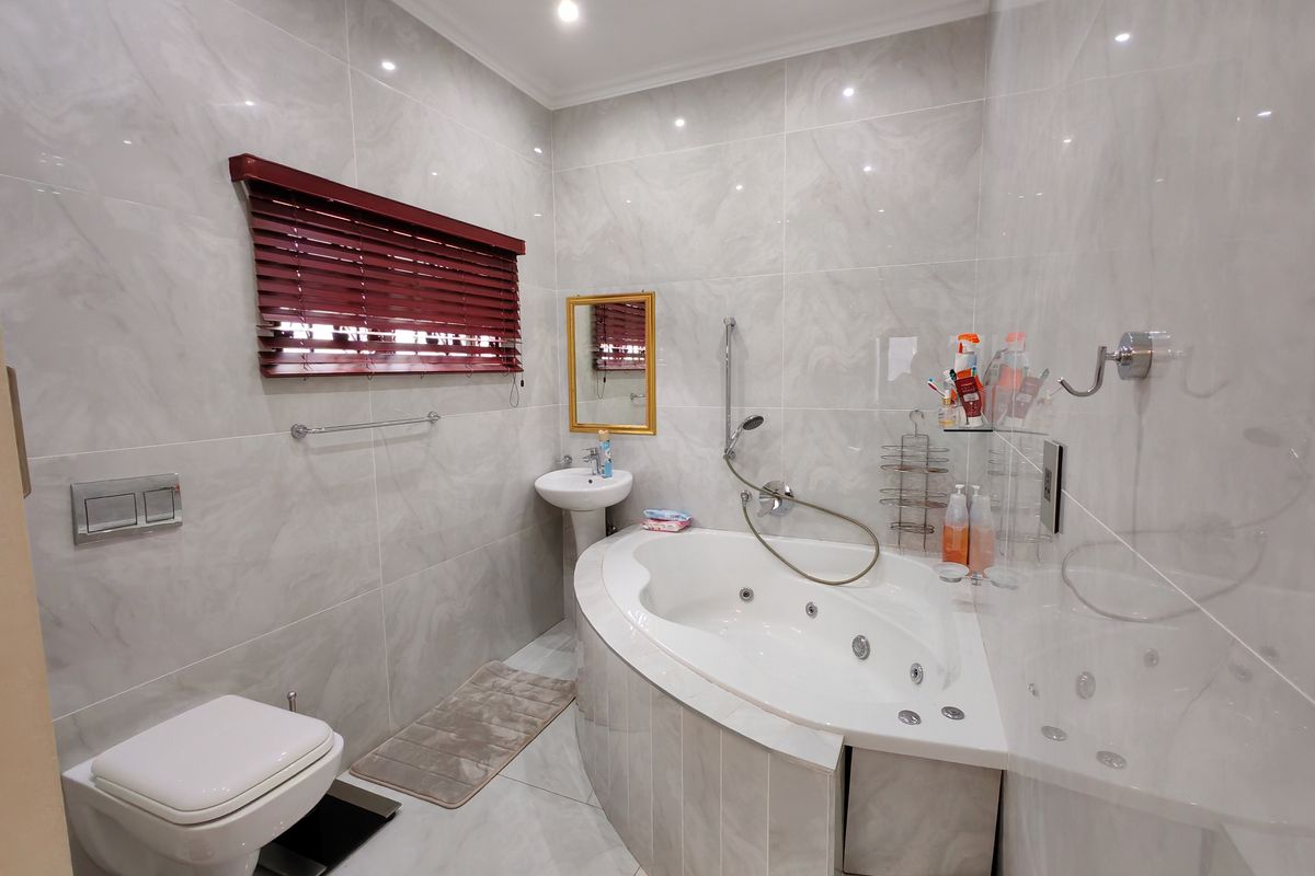 Modern 2 bedroom apartment in Herrwood Park on shared Property - Photo 2