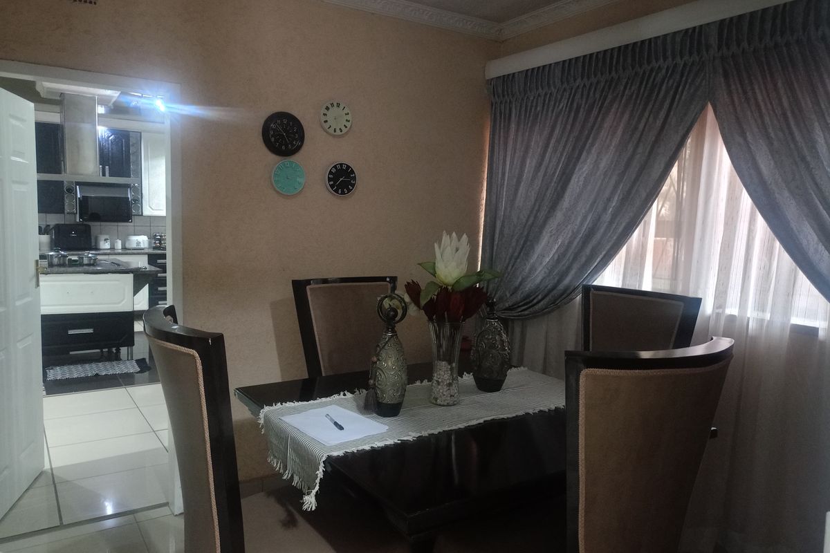 EXCEPTIONAL VALUE – SPACIOUS FAMILY HOME WITH EVERYTHING YOU NEED! - Photo 3