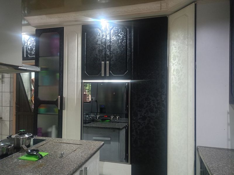 EXCEPTIONAL VALUE – SPACIOUS FAMILY HOME WITH EVERYTHING YOU NEED! - Photo 8