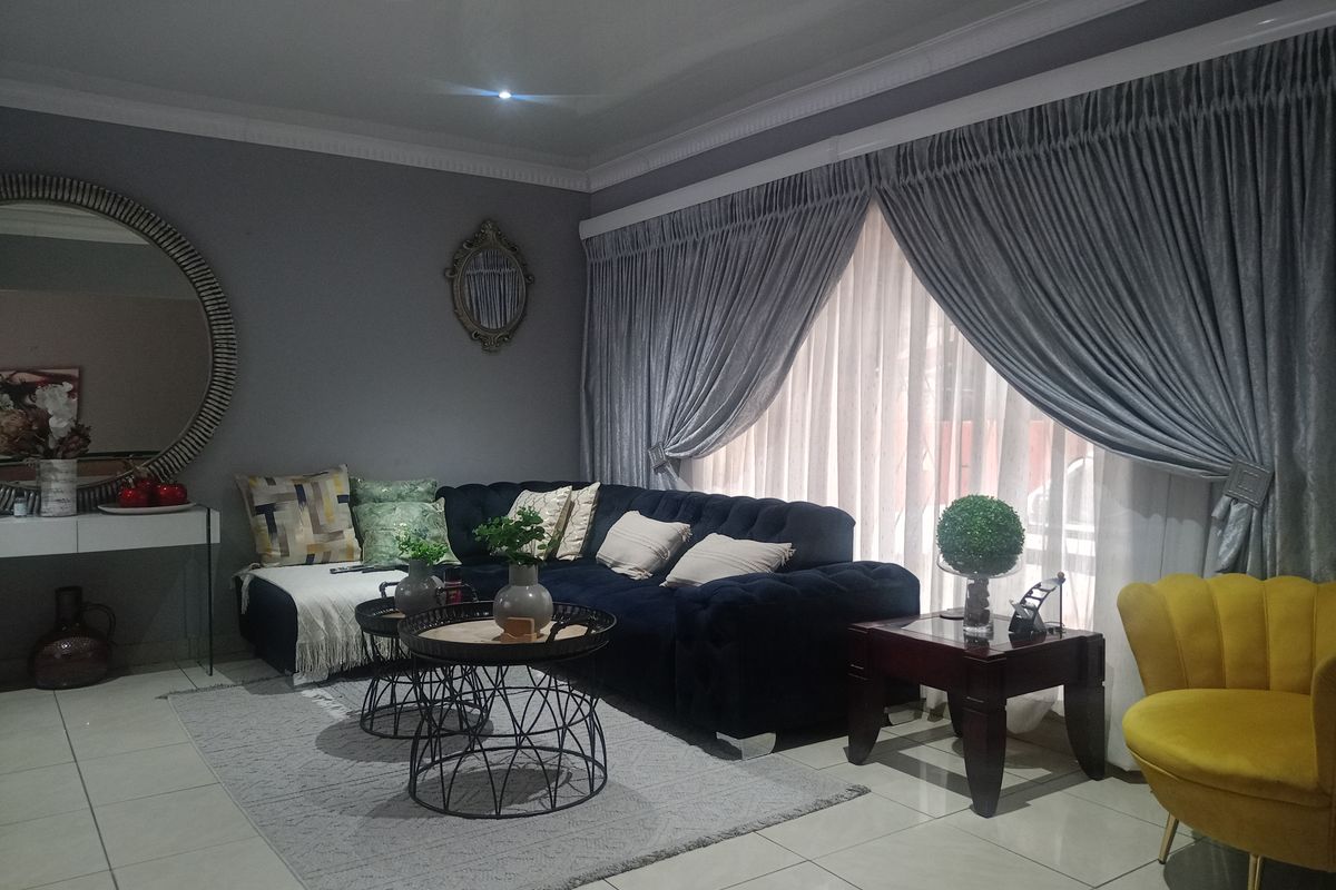 EXCEPTIONAL VALUE – SPACIOUS FAMILY HOME WITH EVERYTHING YOU NEED! - Photo 2