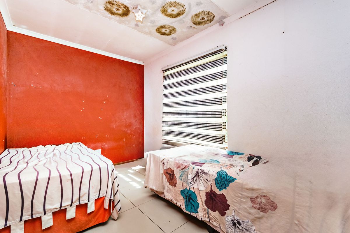 Discover This Neat Well Maintained 2 Bedroom Townhouse Perfect For Comfortable Living or Investment. - Photo 5