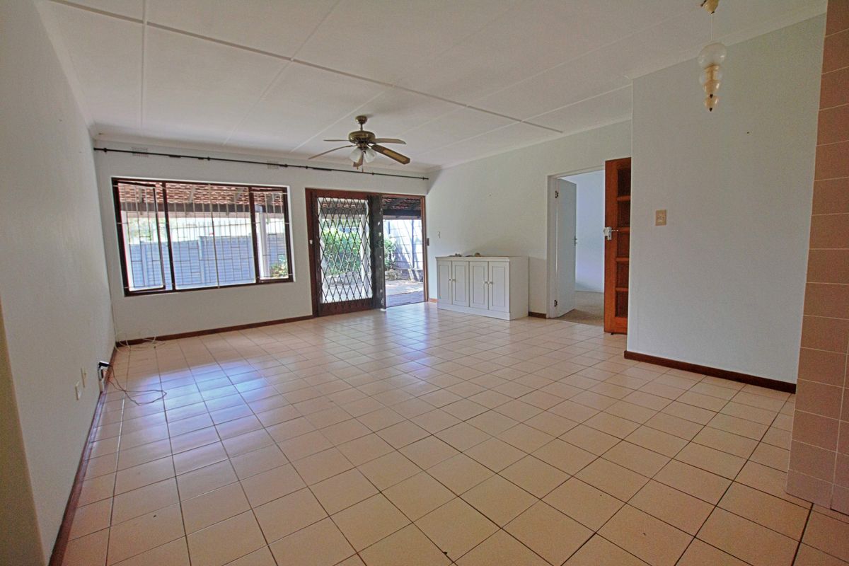 Small complex but secure living close to the beach - Photo 4