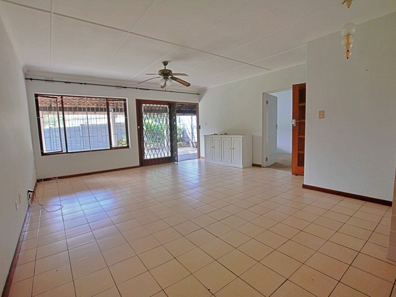 Small complex but secure living close to the beach - Photo 4