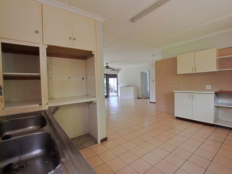 Small complex but secure living close to the beach - Photo 5