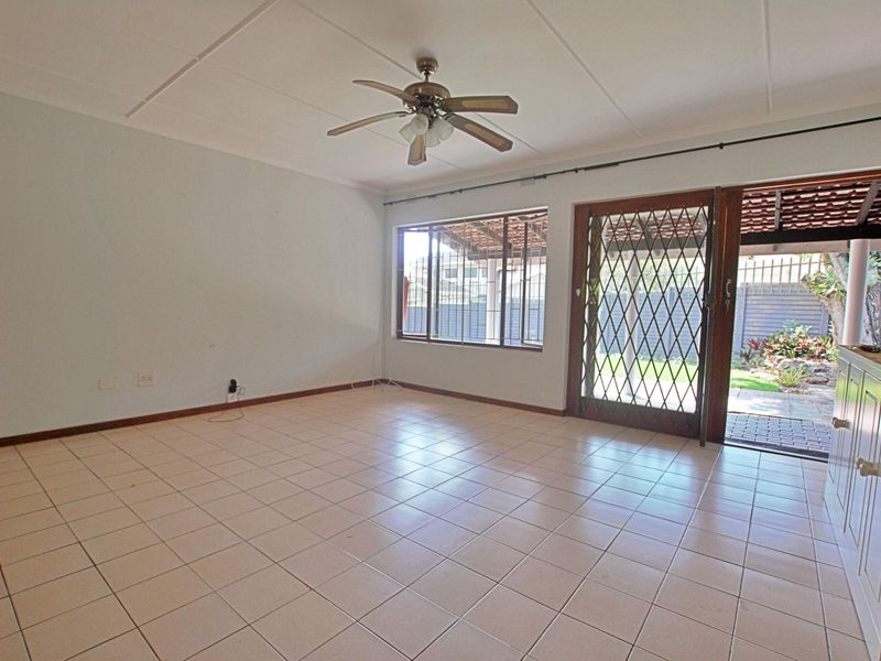 Small complex but secure living close to the beach - Photo 3