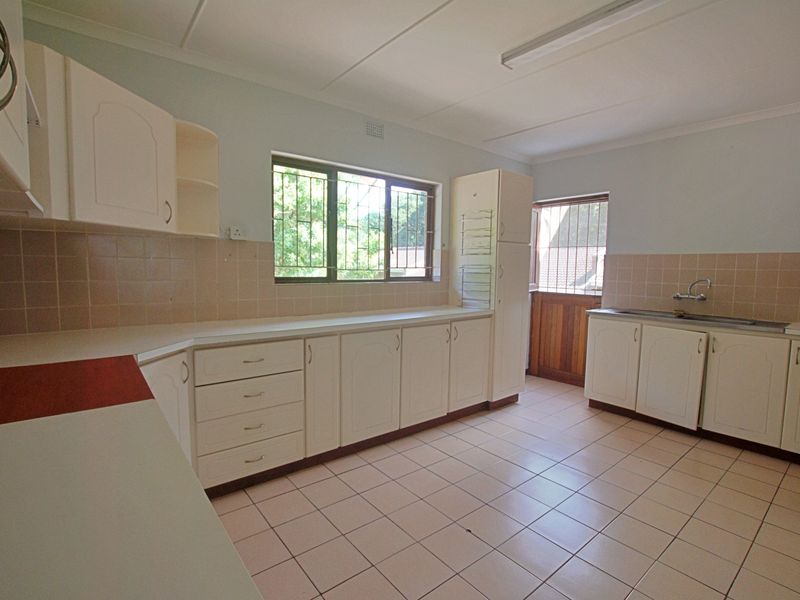 Small complex but secure living close to the beach - Photo 7