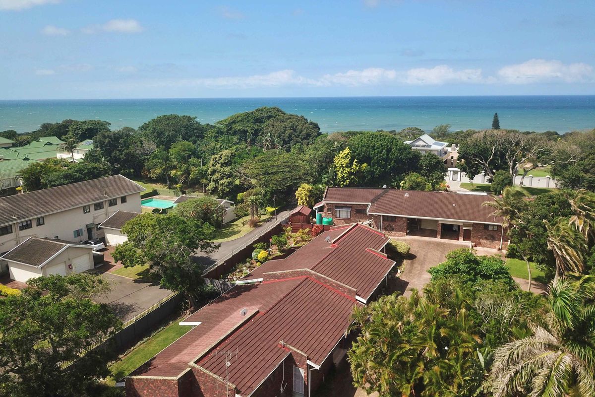 Small complex but secure living close to the beach - Photo 2