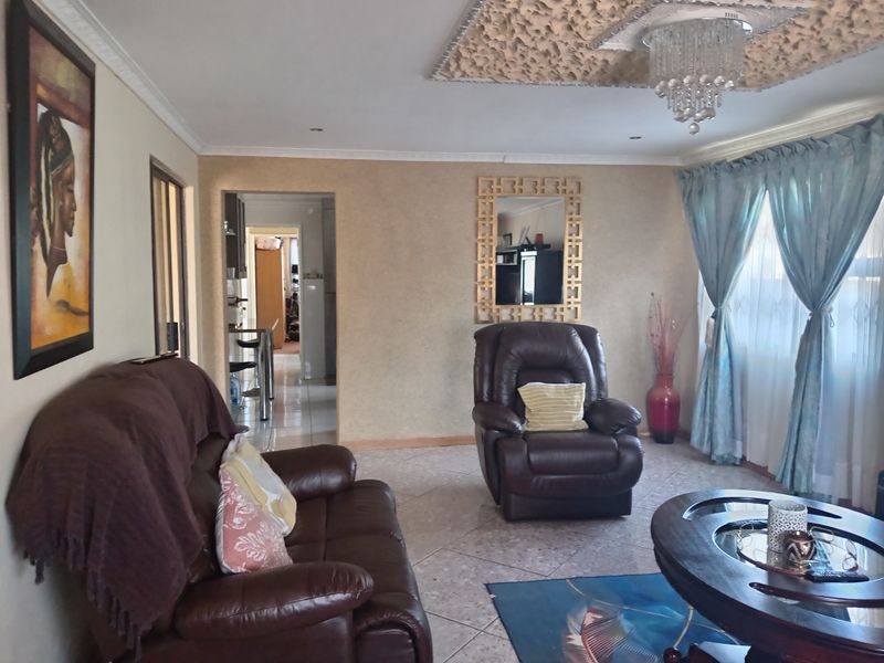 FOUR BEDROOM HOUSE FOR SALE IN MOTHERWELL NU6 - Photo 7