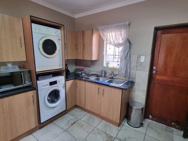 Modern Secure Living With Space And Comfort - Photo 2