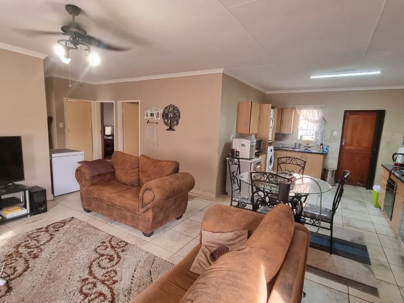 Modern Secure Living With Space And Comfort - Photo 3