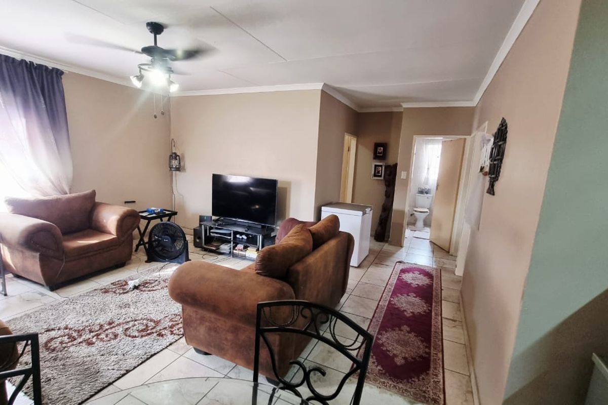 Modern Secure Living With Space And Comfort - Photo 4