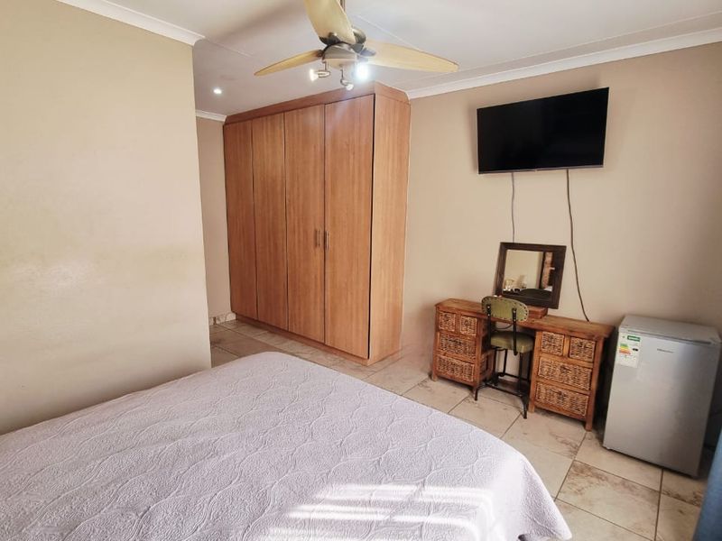 Modern Secure Living With Space And Comfort - Photo 9