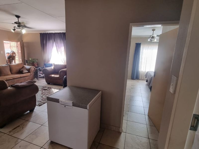 Modern Secure Living With Space And Comfort - Photo 7