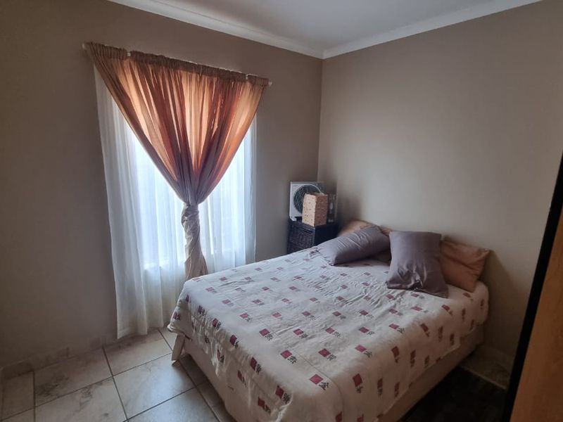 Modern Secure Living With Space And Comfort - Photo 10