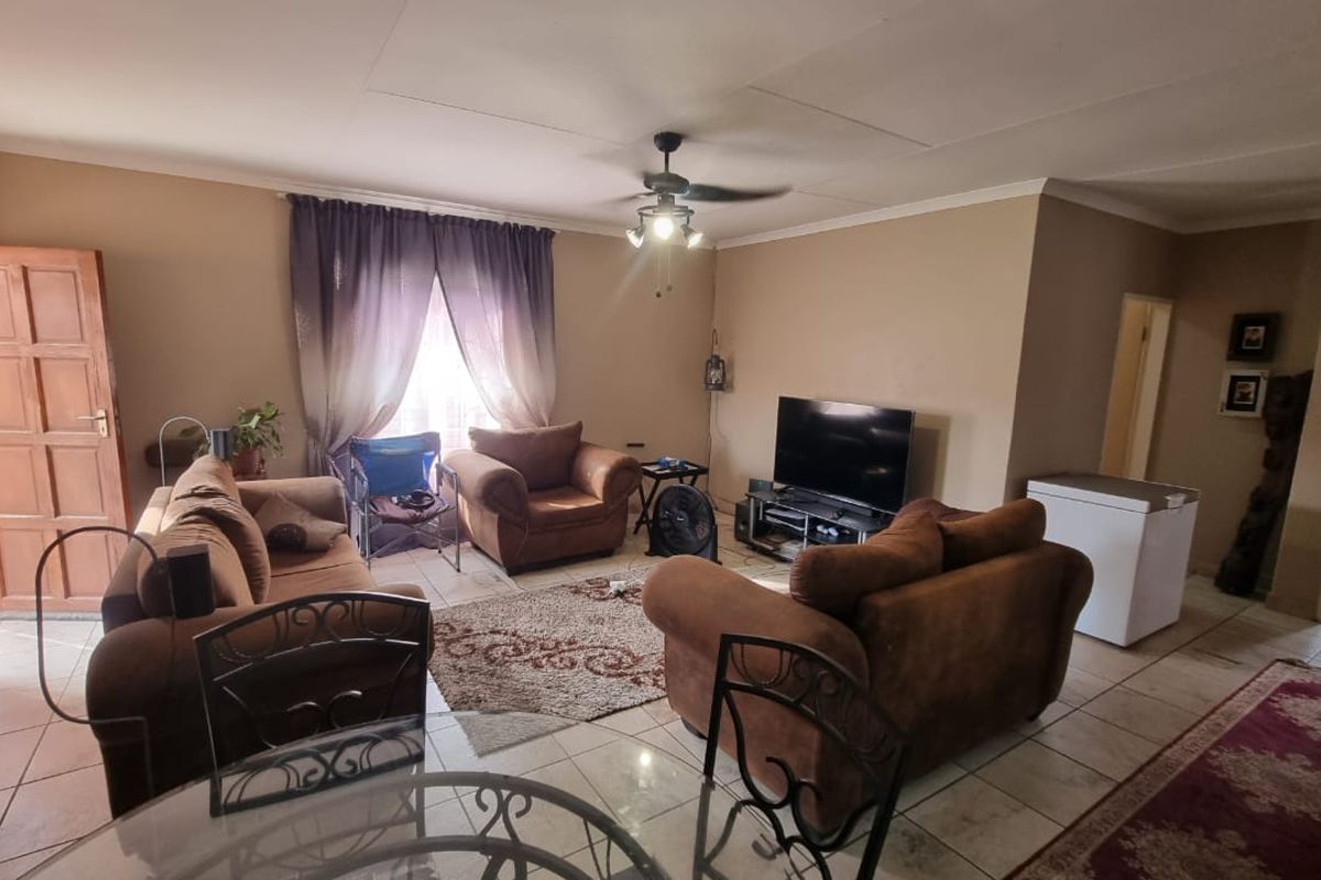 Modern Secure Living With Space And Comfort - Photo 5