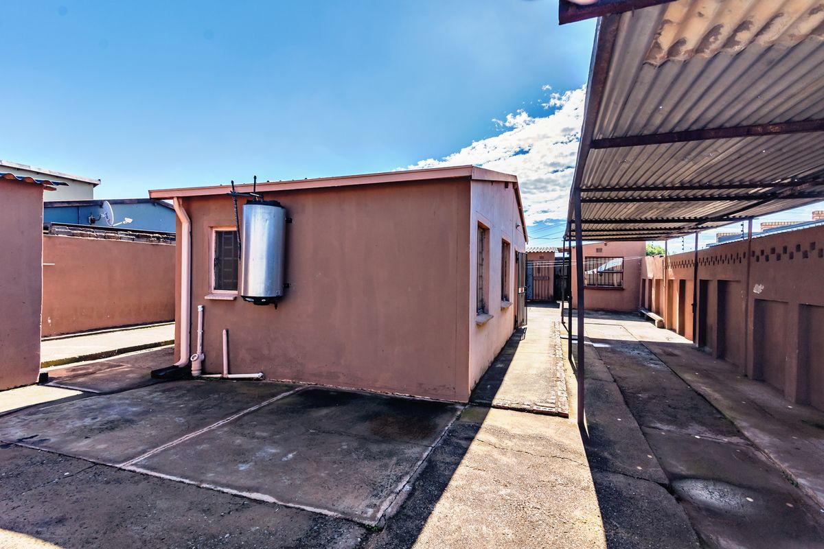 Investment House for Sale in Protea Glen Ext 16 - Photo 4