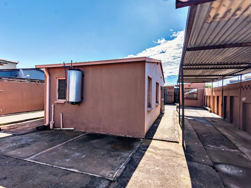 Investment House for Sale in Protea Glen Ext 16 - Photo 4