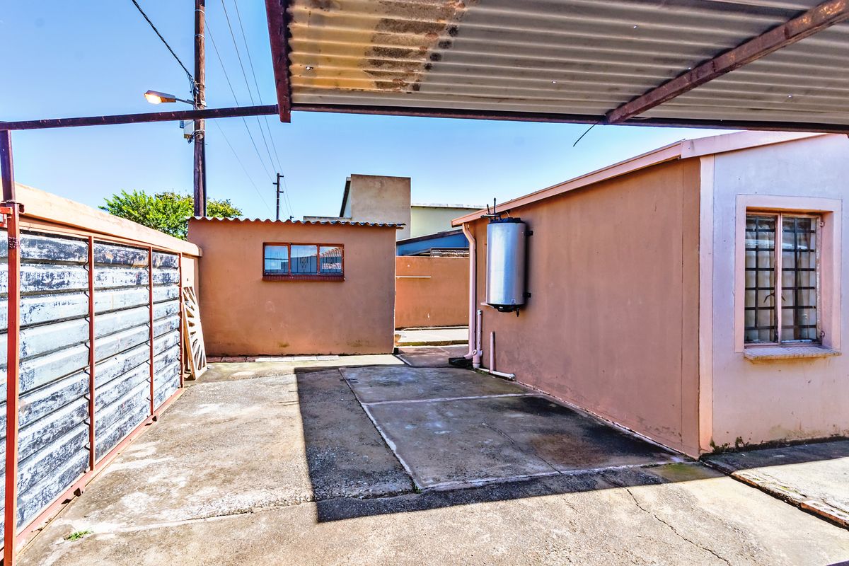 Investment House for Sale in Protea Glen Ext 16 - Photo 3