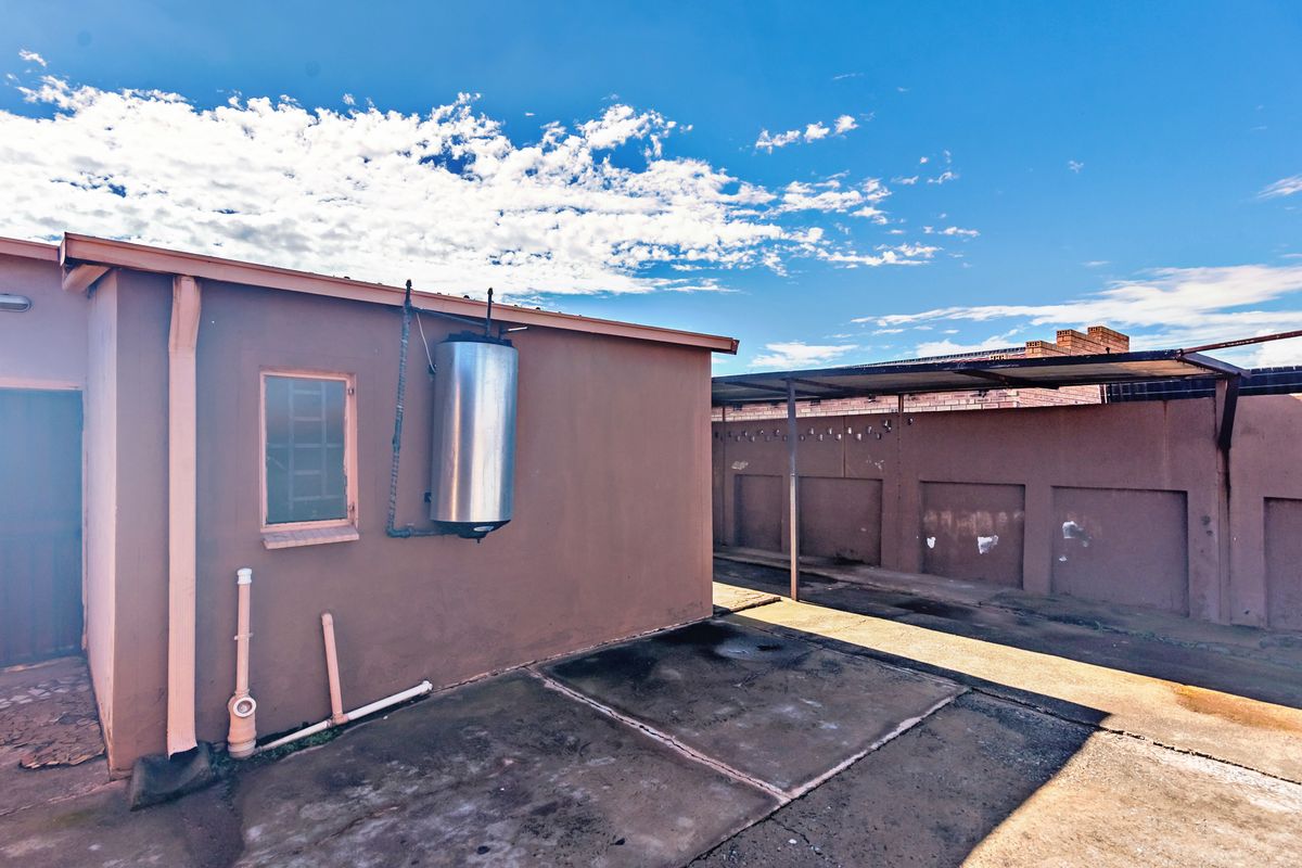 Investment House for Sale in Protea Glen Ext 16 - Photo 5