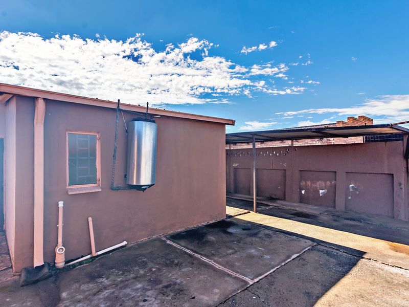 Investment House for Sale in Protea Glen Ext 16 - Photo 5